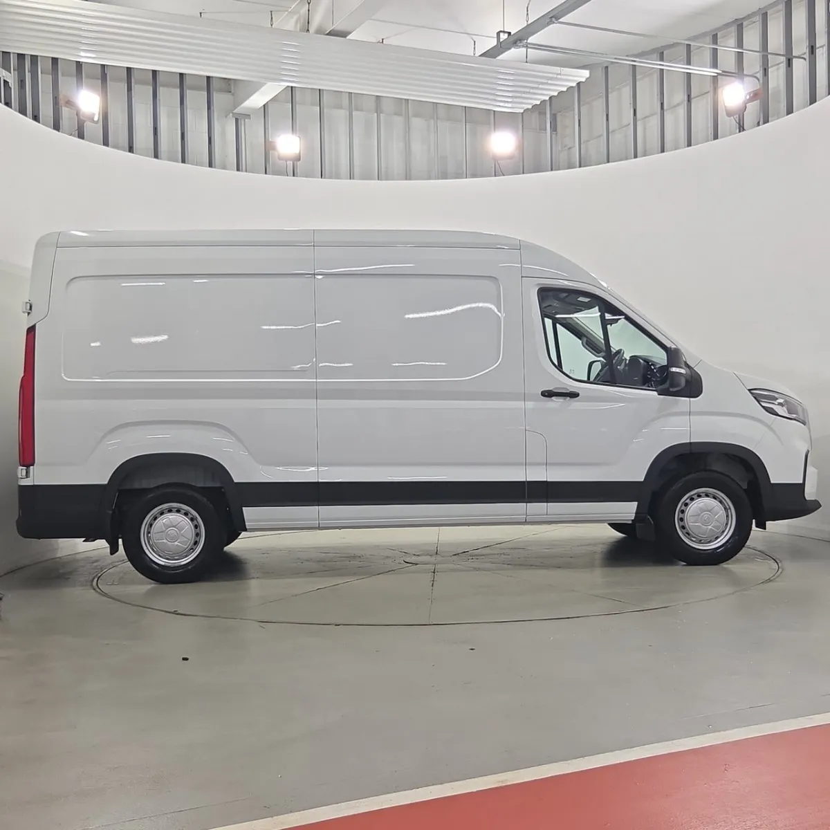 Maxus Deliver 9 2.0 D20 150 High Roof Van - Image 4