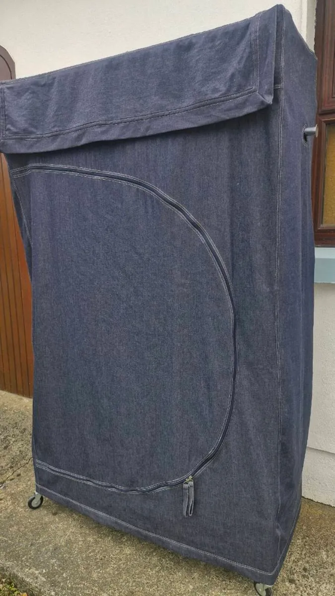 Portable wardrobe - Image 1