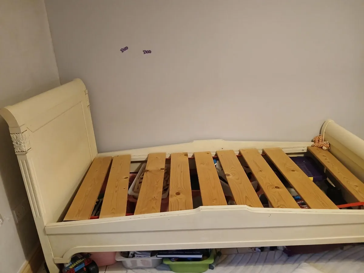 2 Single wooden beds - Image 2