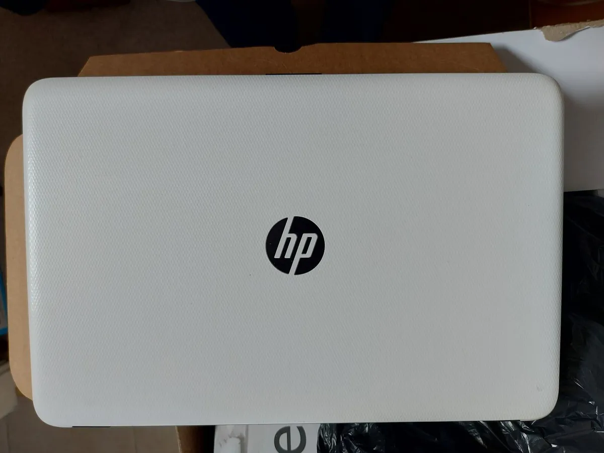 HP 15.6" Laptop, White, 4GB Ram, 1 TB HDD, Wins 10 - Image 3