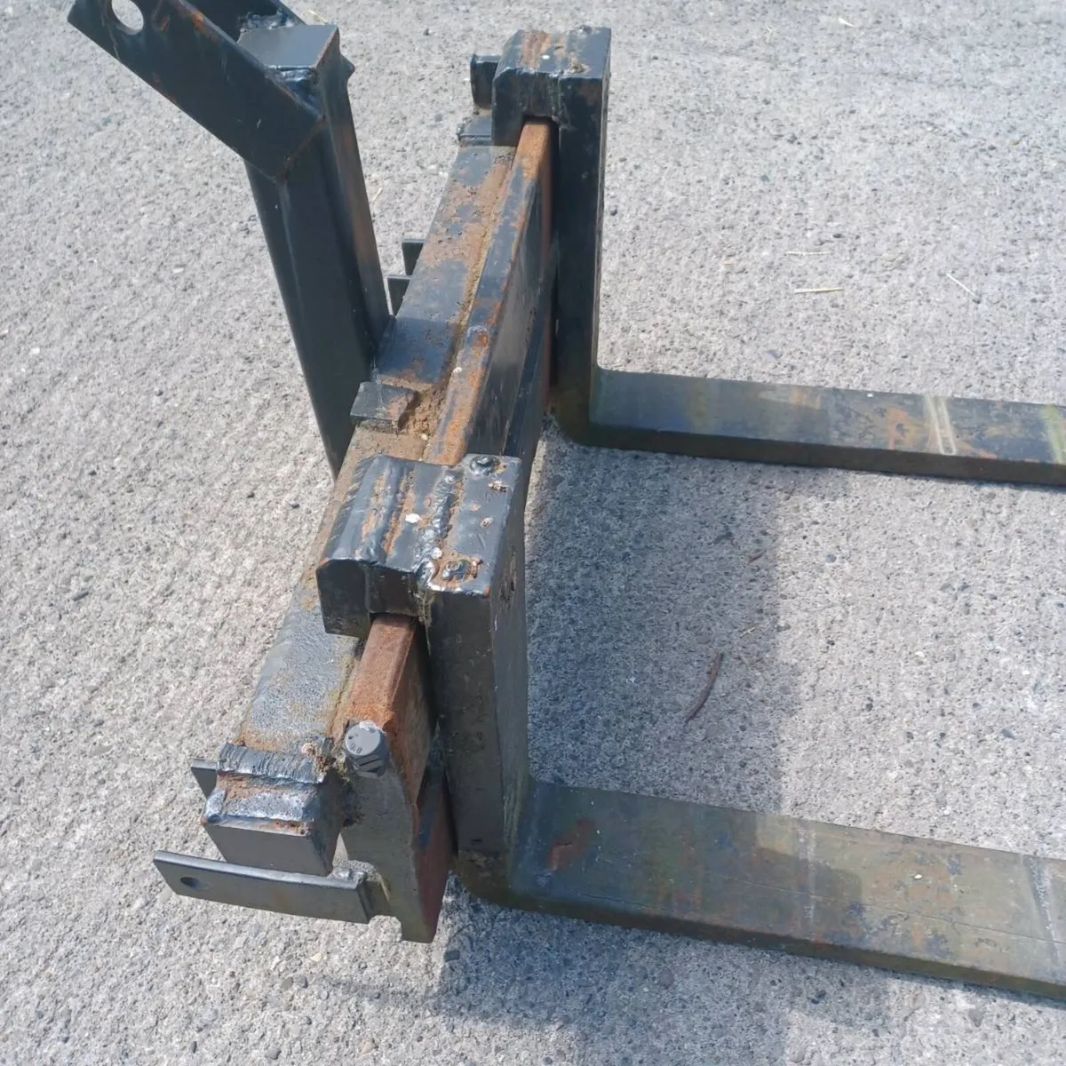 Pallet forks. - Image 1