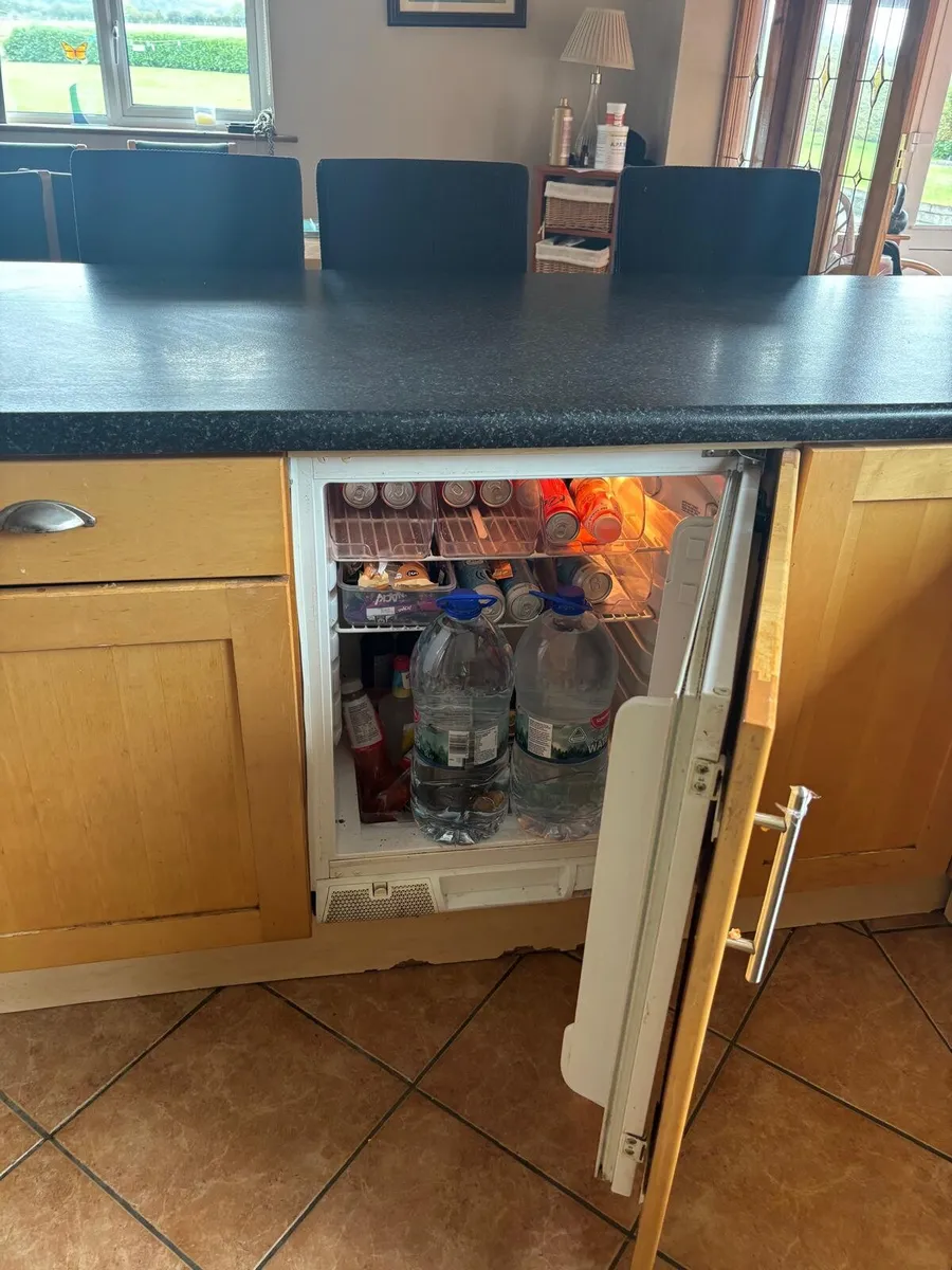 Fitted Kitchen - Image 1