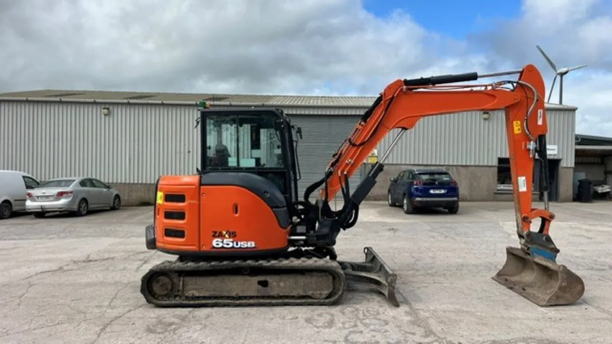 2019 Hitachi ZX 65 USB - Image 3