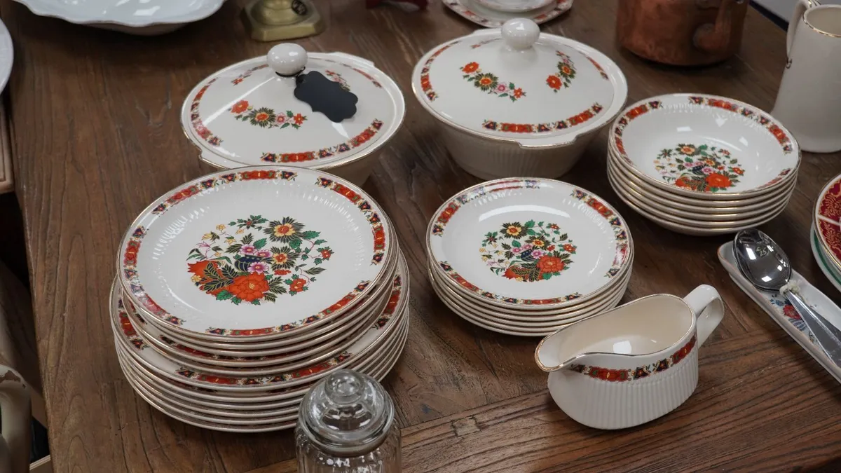 Lot of Carrigdhoun Pottery, Cork - Image 1