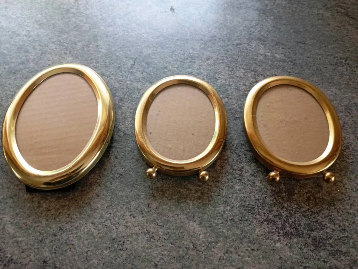 5 Oval Brass Photo Frames - Image 2