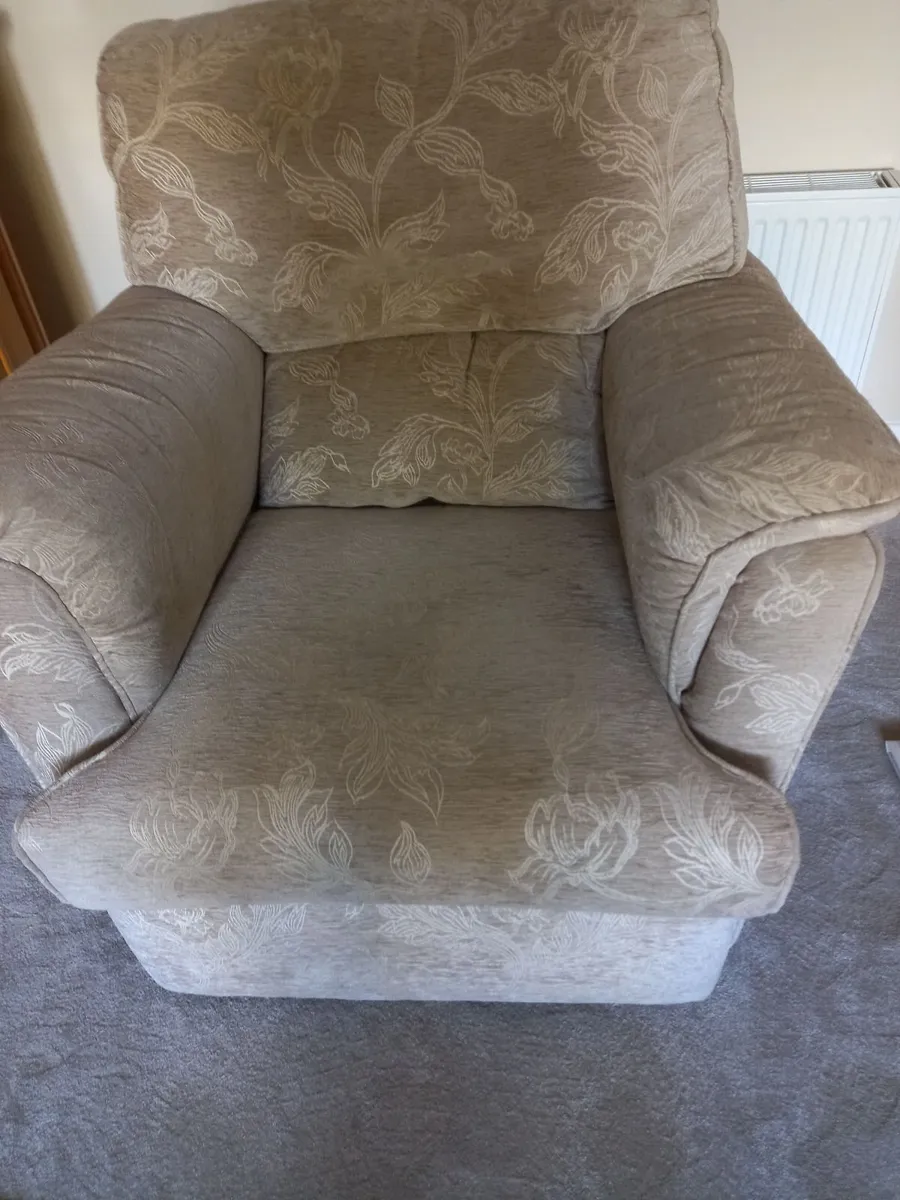 Sofa & 2 arm chairs - Image 2