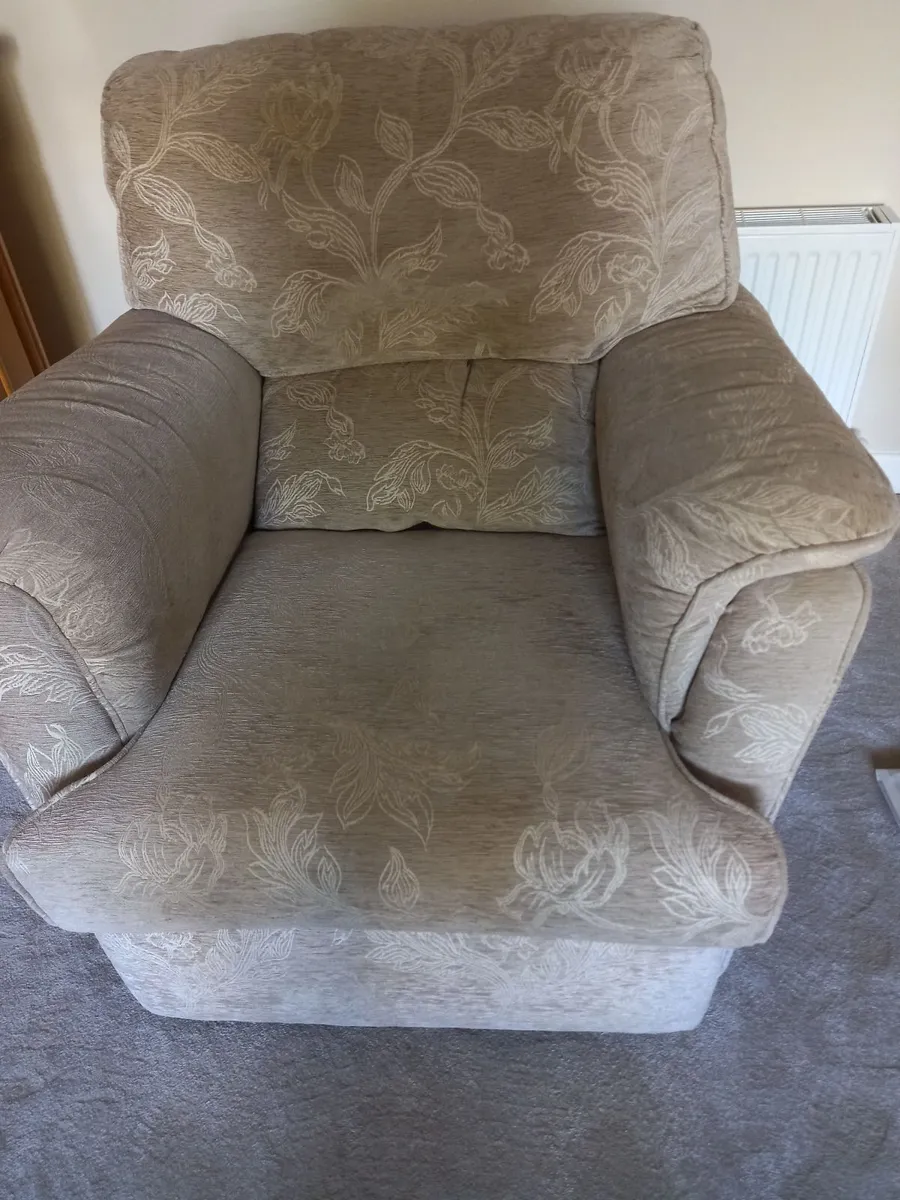 Sofa & 2 arm chairs - Image 3