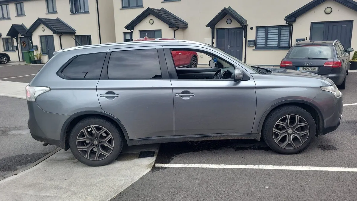 Mitsubishi outlander  7 seater good condition - Image 2