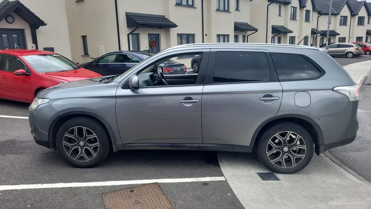 Mitsubishi outlander  7 seater good condition - Image 4