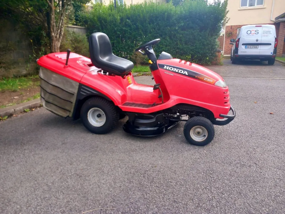 Ride on lawnmower - Image 1