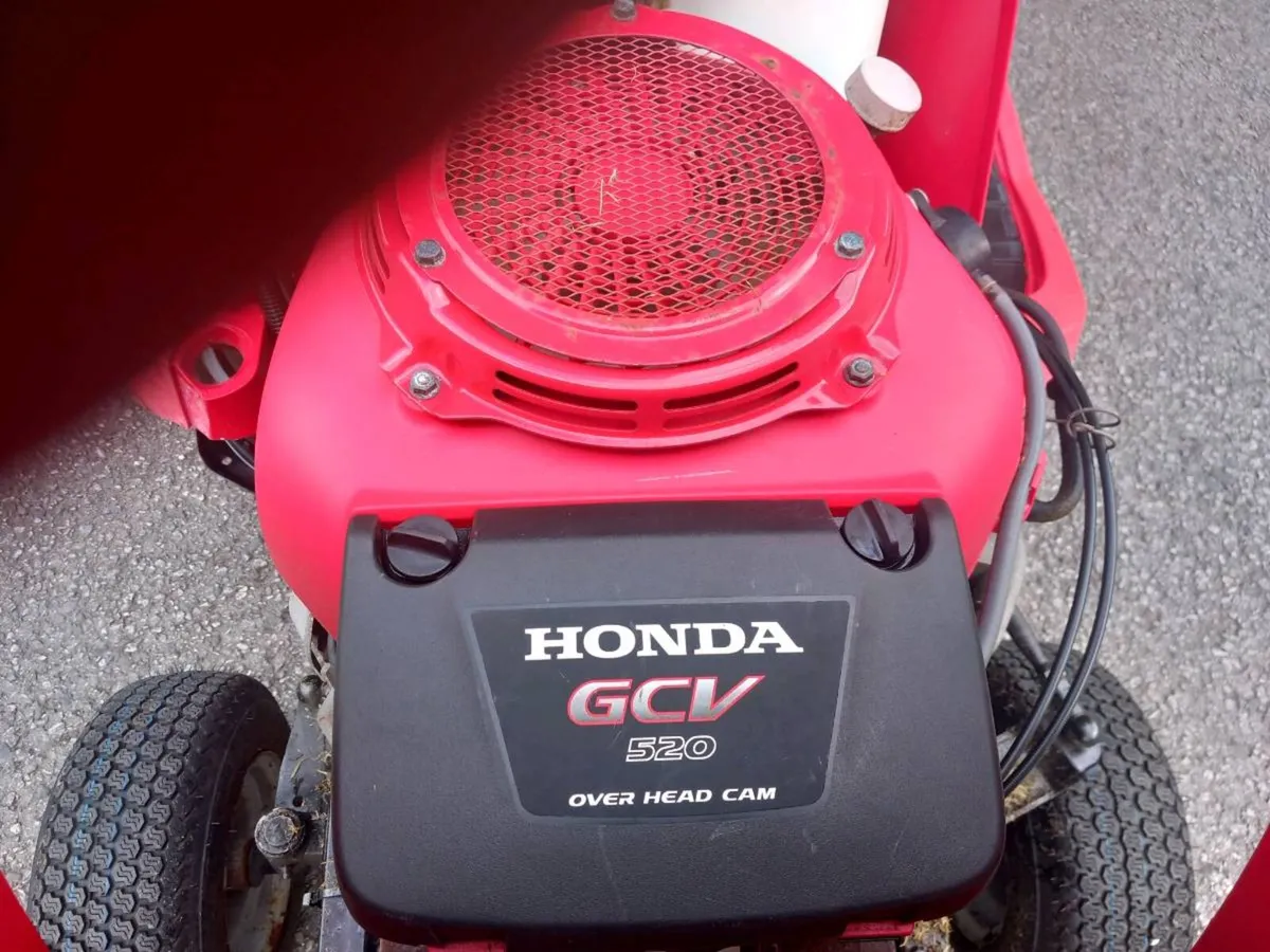 Ride on lawnmower - Image 4