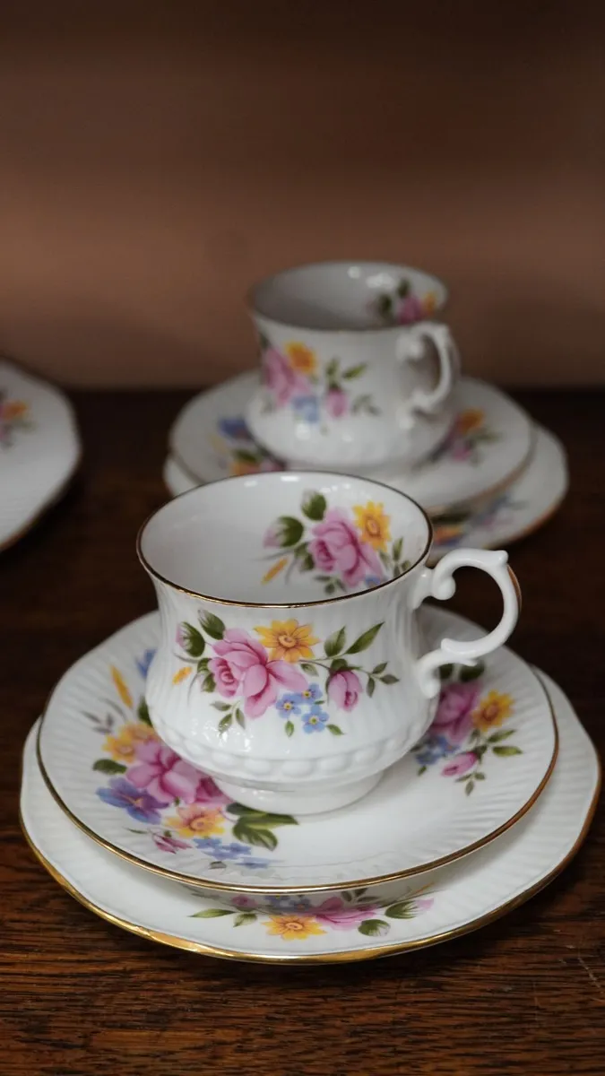 Regal Heritage Floral Bone China Tea Set (21 pcs) - Image 2
