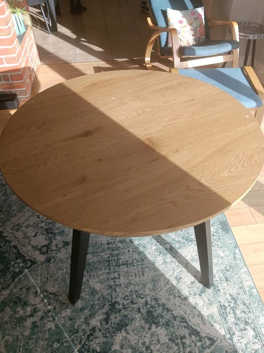 Round dining table - Image 2