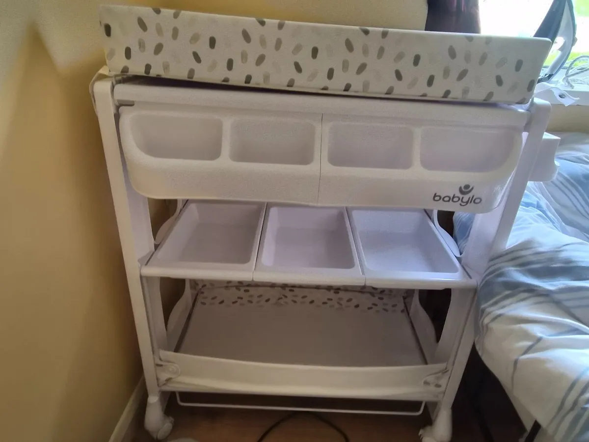 Changing table - Image 3