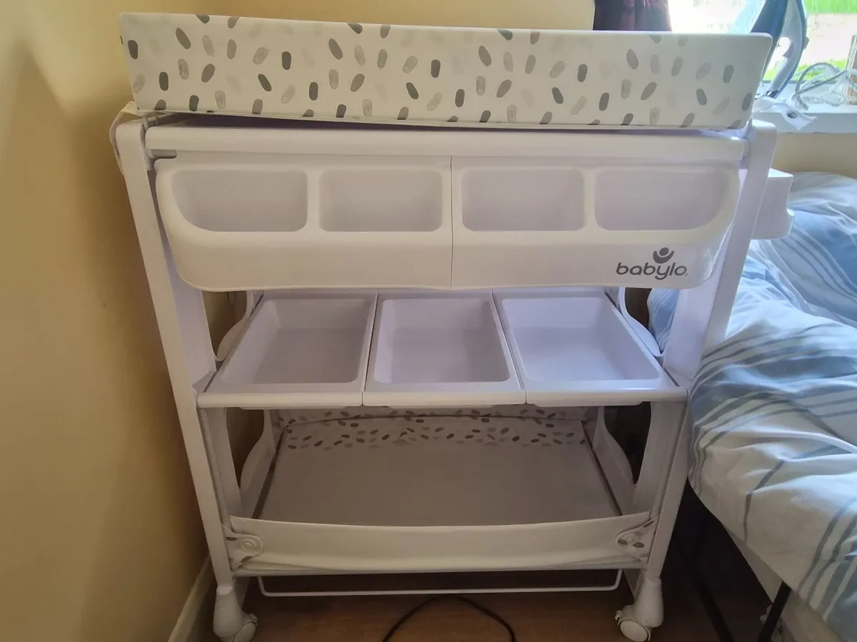 Changing table - Image 2