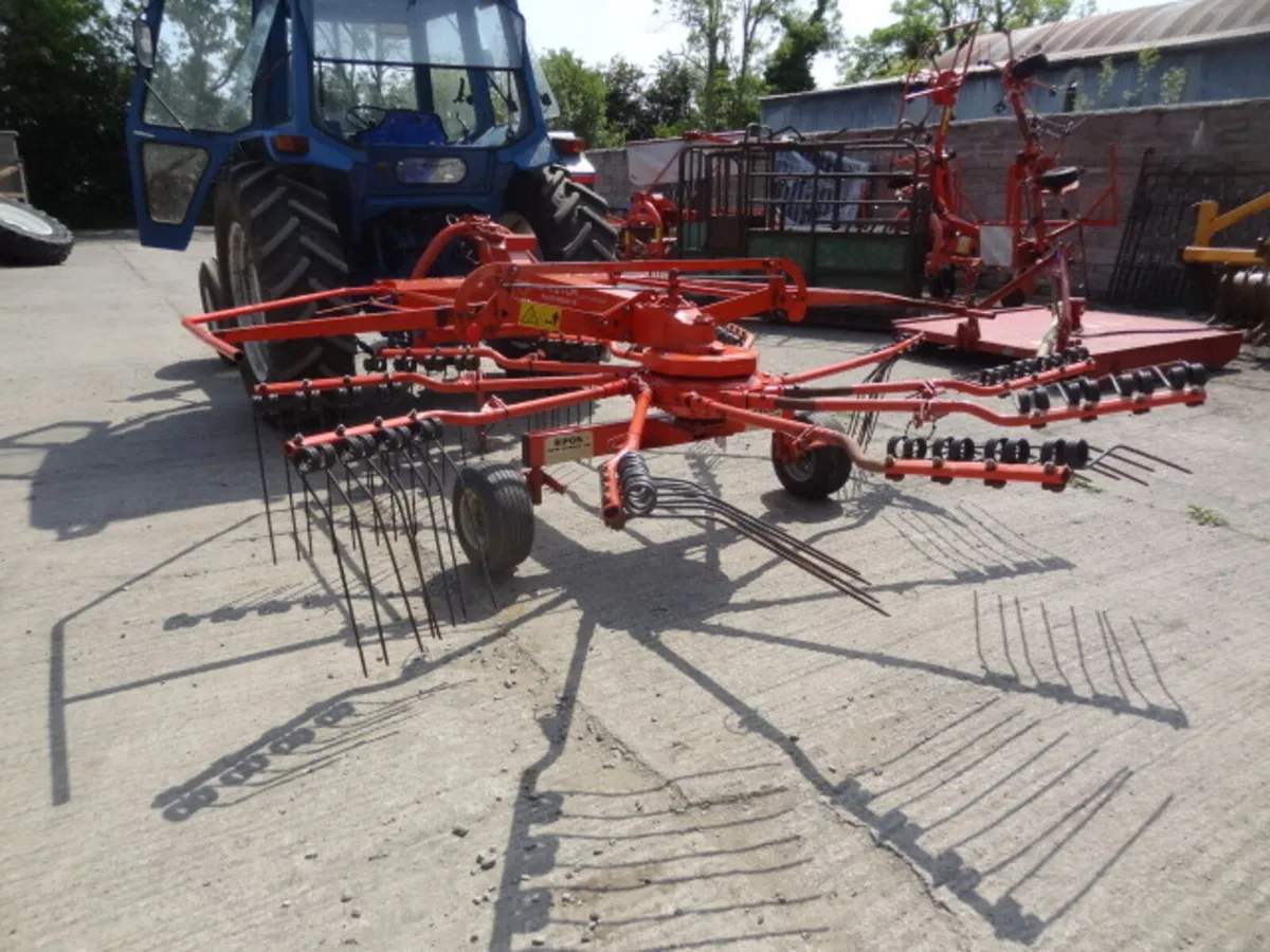 Kuhn GA4121 Masterdrive Single Rotor Rake - Image 4