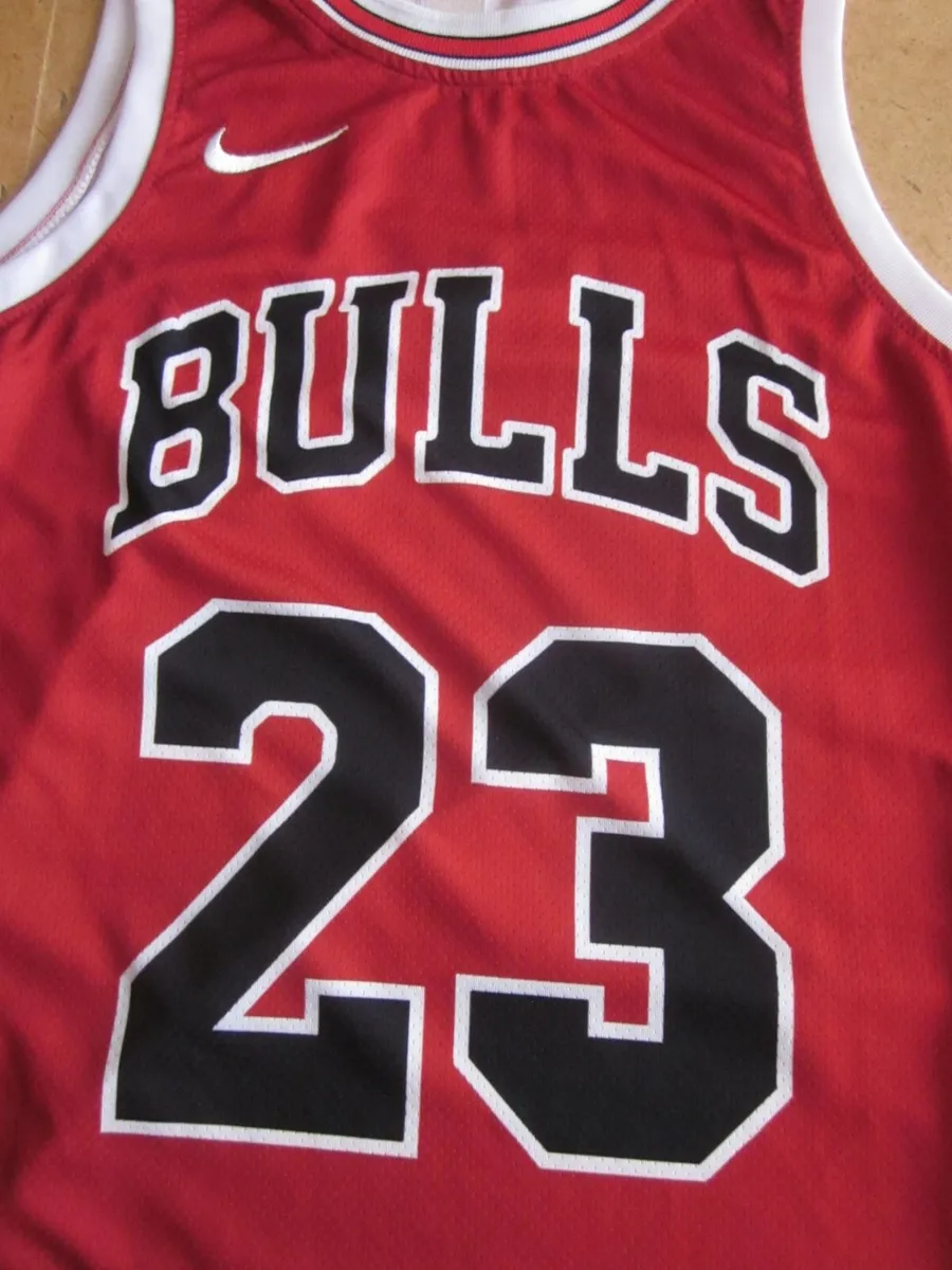 Nike  Chicargo Bulls Jordan No. 23 Jersey (S) - Image 4