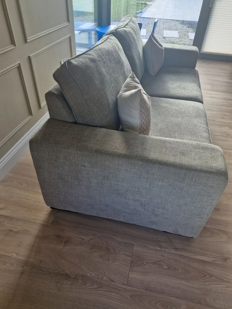 Finline furniture Olive green tweed couch - Image 3
