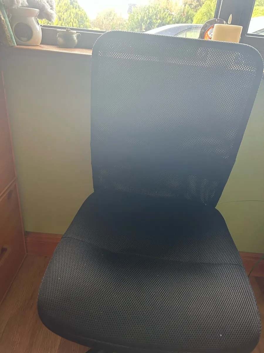 Office chair - Image 1