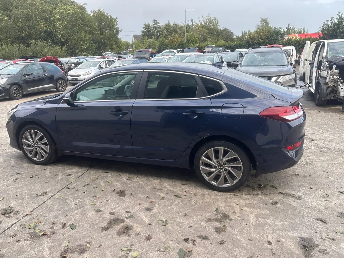 2019 Hyundai i30 fast back - Image 3