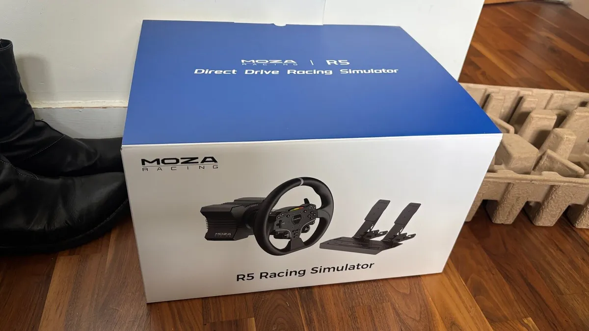 Moza R5 Racing Wheel Bundle - Image 1