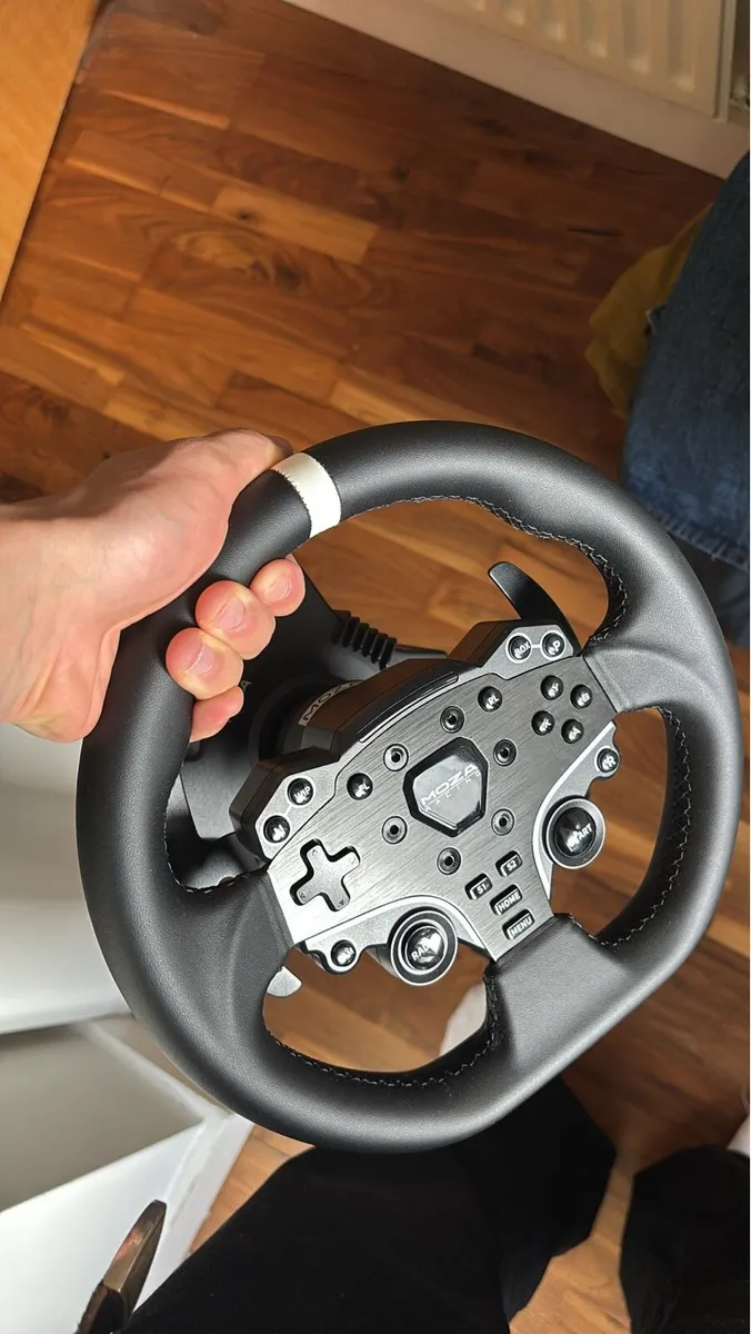 Moza R5 Racing Wheel Bundle - Image 3