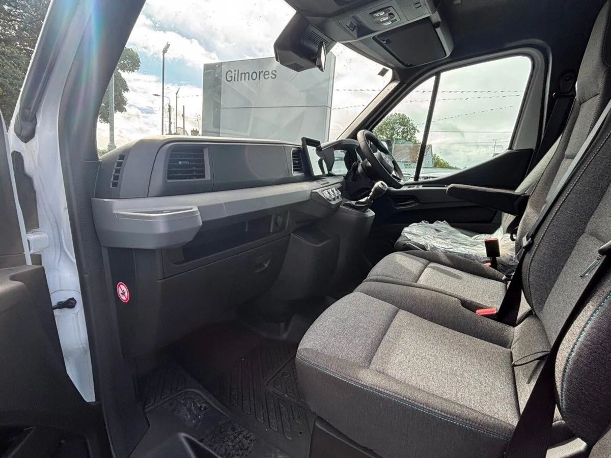 Nissan Interstar SV PREMIUM 150bhp Manual 14ft Dro - Image 3