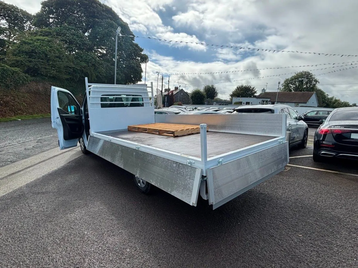 Nissan Interstar SV PREMIUM 150bhp Manual 14ft Dro - Image 4