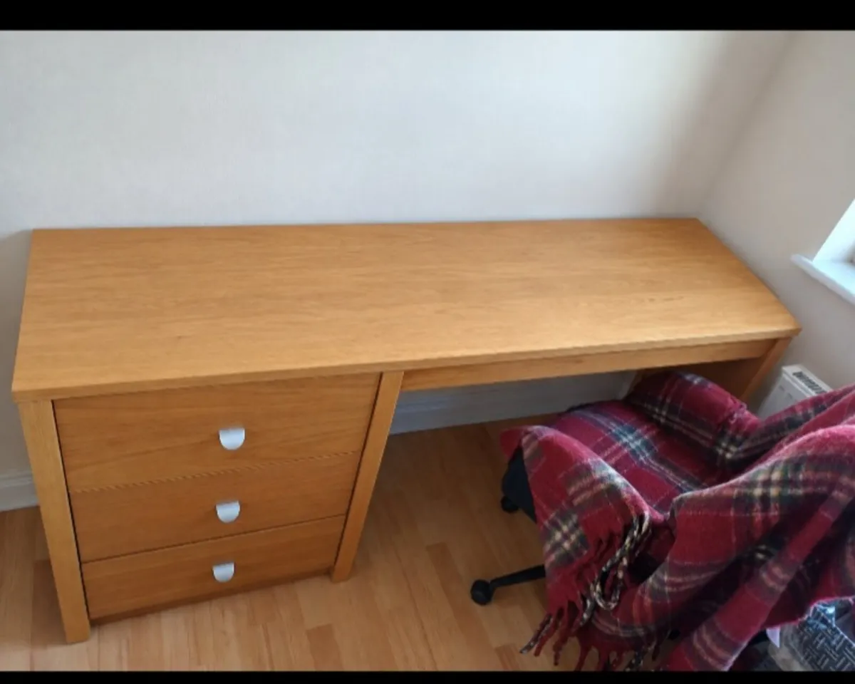 Office desk - Image 1