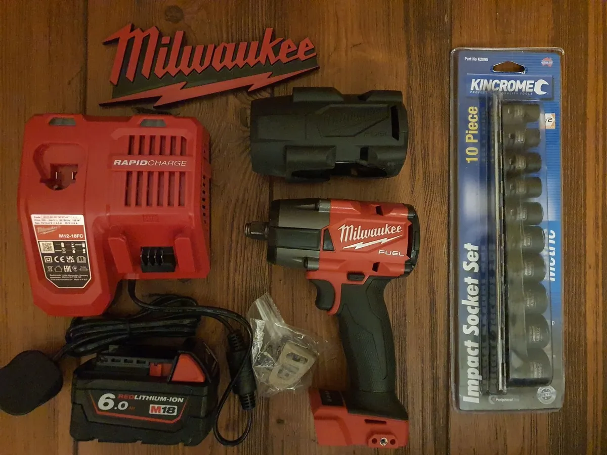 Milwaukee M18 Fuel 881Nm 1/2" Impact Wrench kit - Image 2