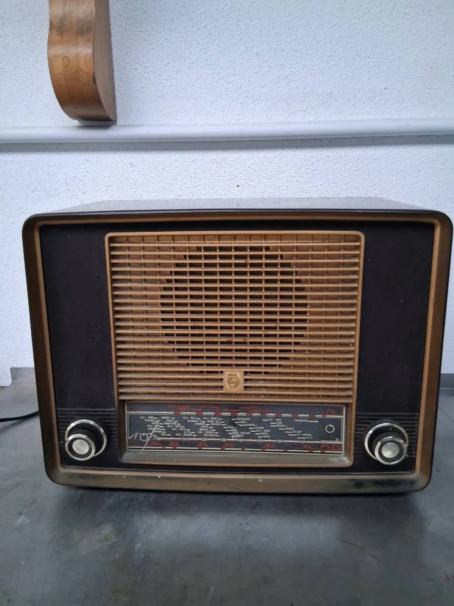 Vintage radio. - Image 1
