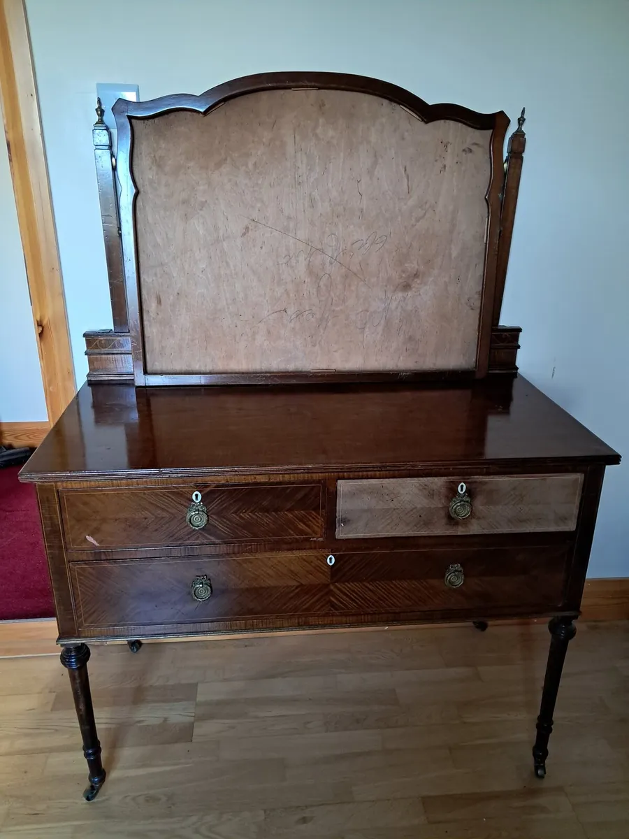 Dresser - Image 1