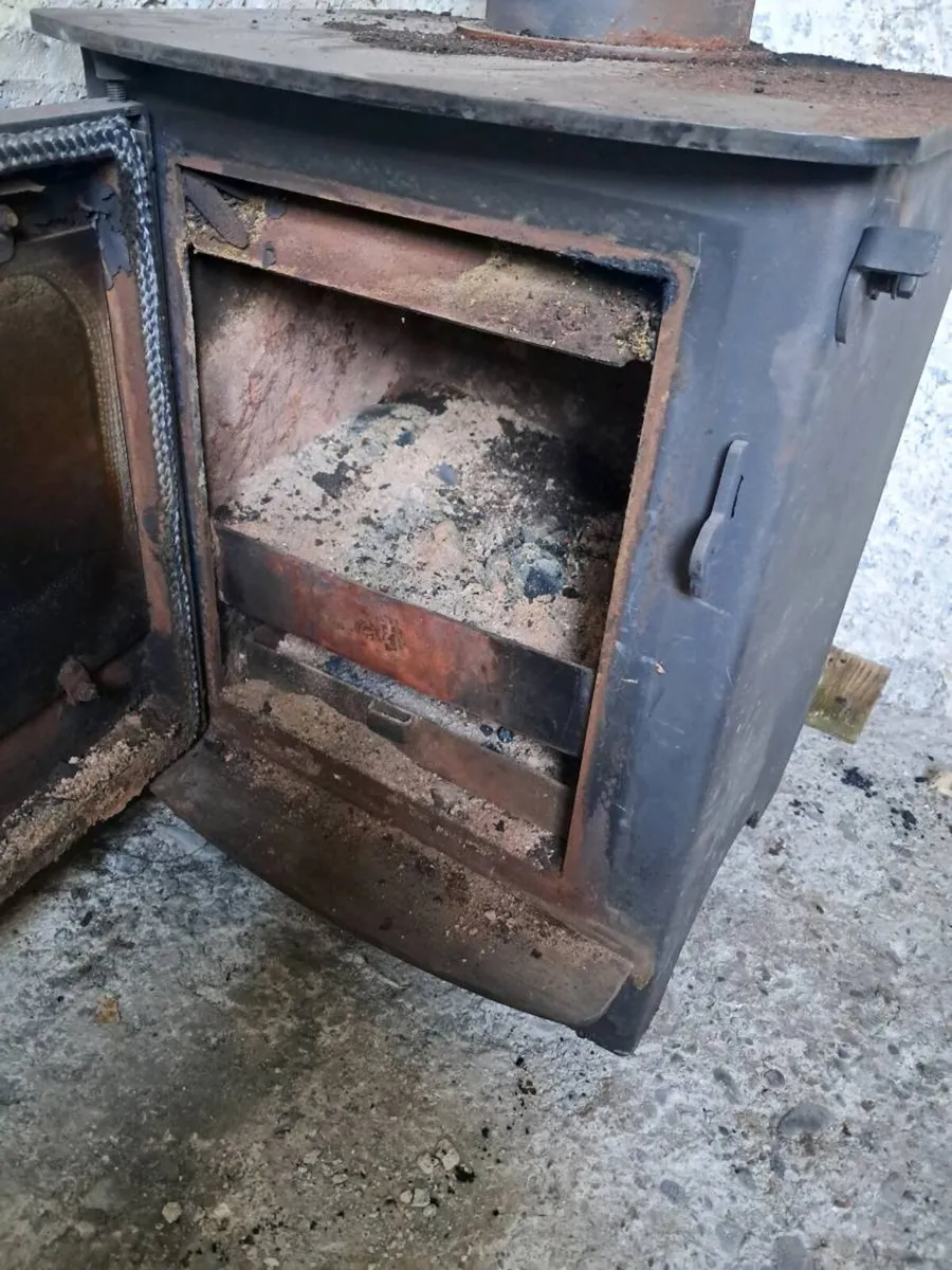 Solid fuel stove - Image 2