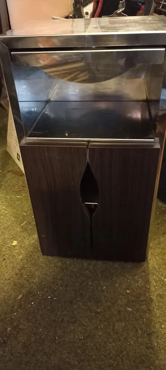 Pair of Small Bedside Cabinets - Image 3