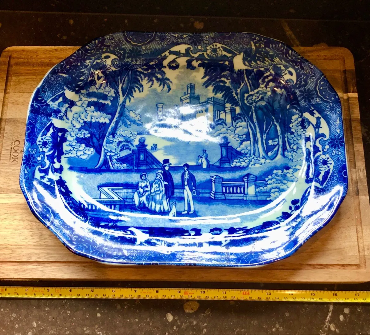 Blue and white table wear - Image 4