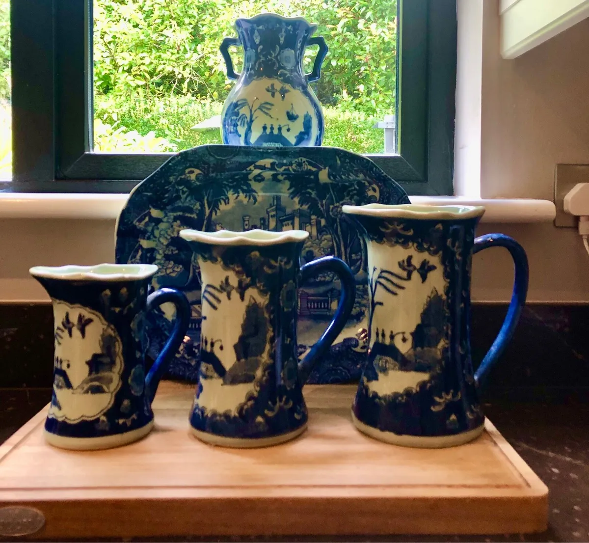 Blue and white table wear - Image 1