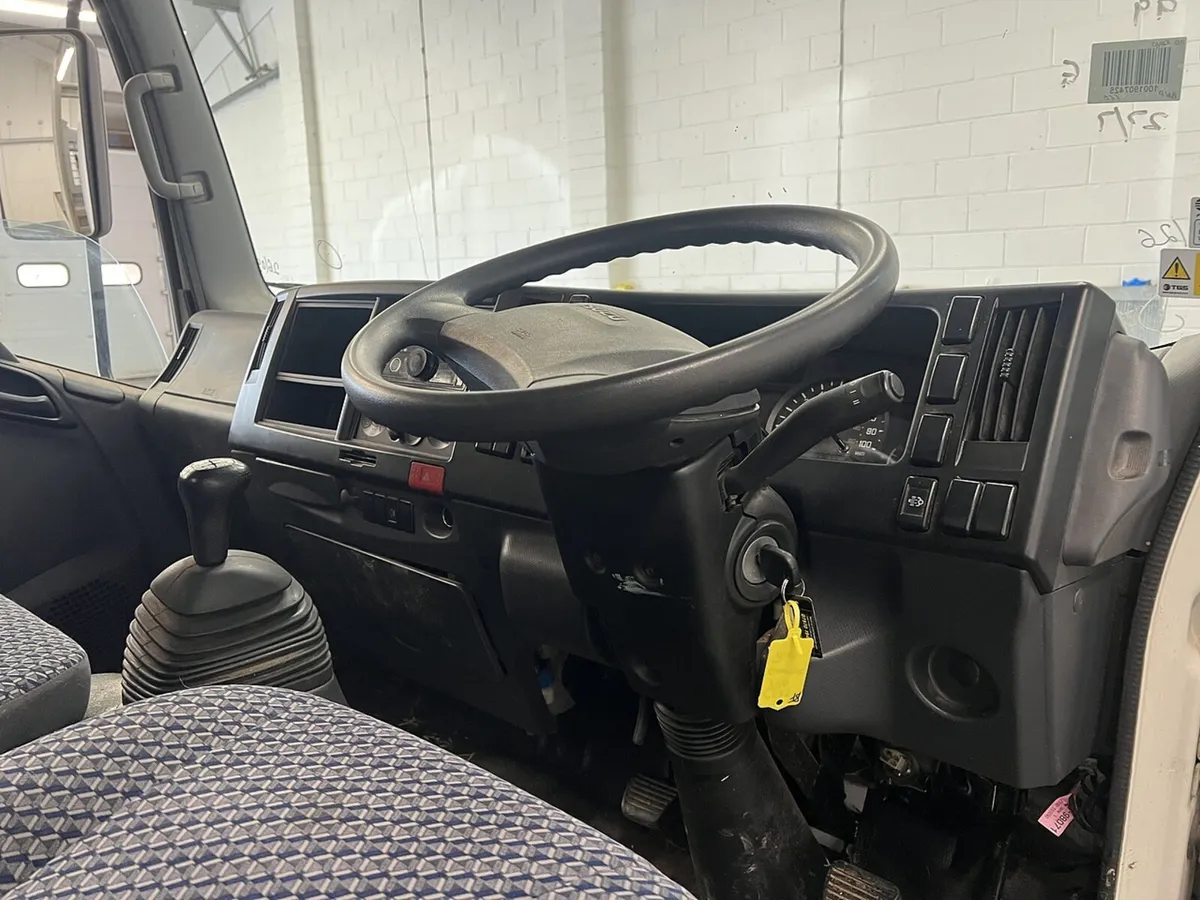 2023 Isuzu Grafter Dropside Van - Image 3