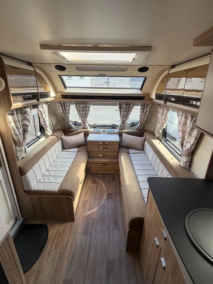 Swift conqueror 650 island bed caravan - Image 4