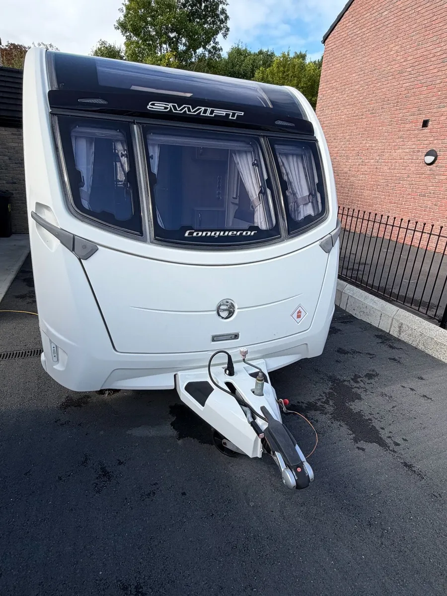 Swift conqueror 650 island bed caravan - Image 3