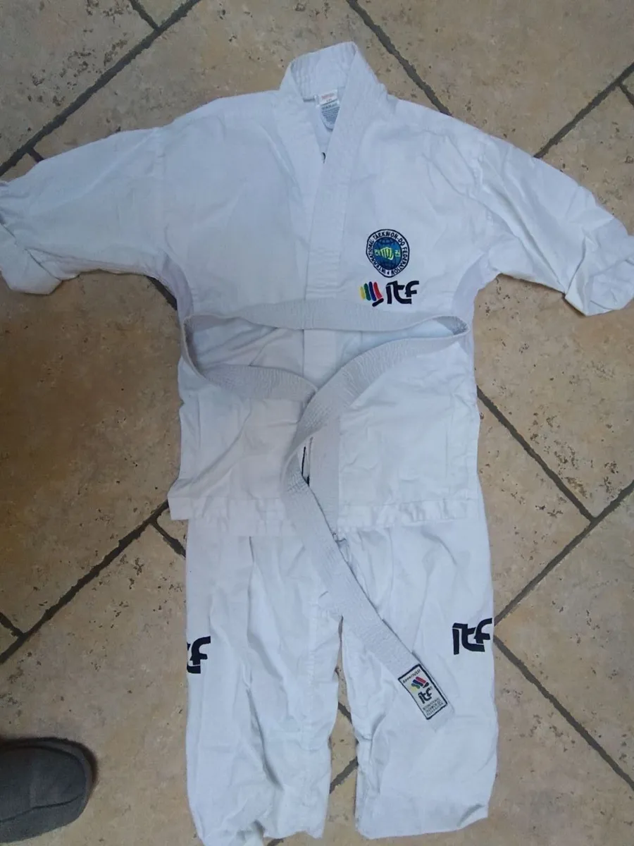 Taekwondo Set – Dobok, Helmet & Protective Gear - Image 3