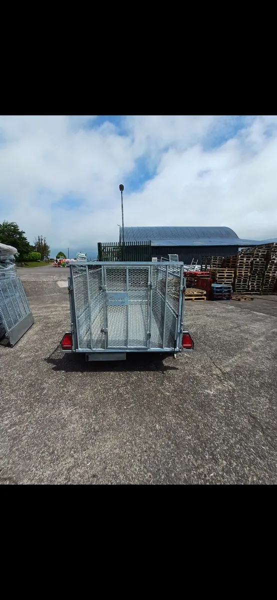 8x5 M-Tec Twin Axle Trailer - Image 3