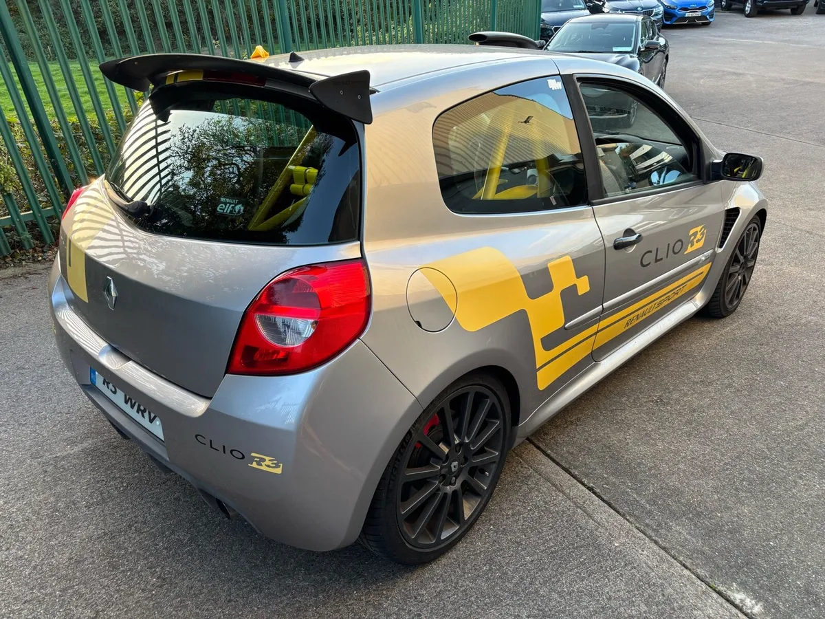 Renault Clio sport 197 fully kitted track car - Image 3