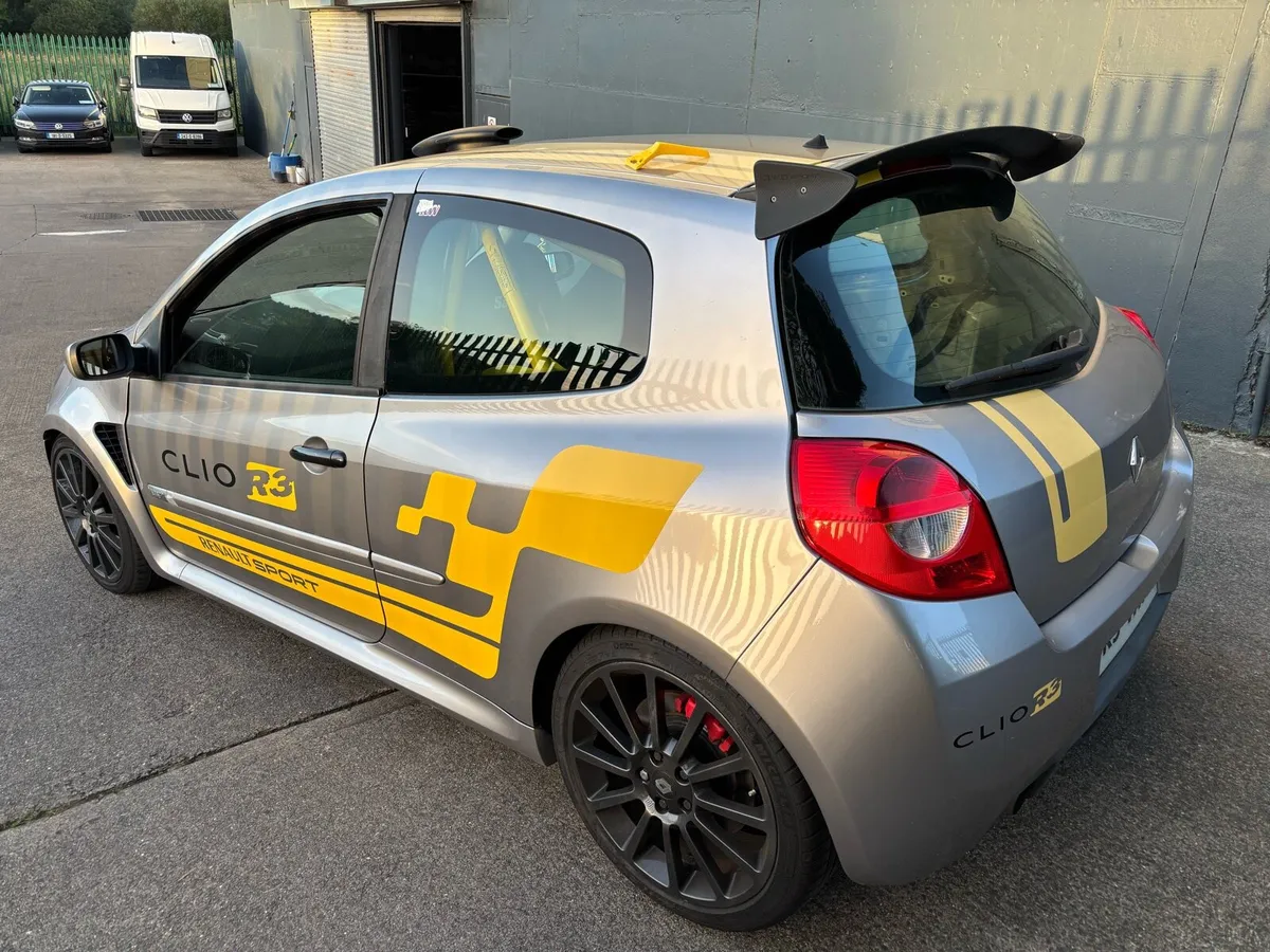 Renault Clio sport 197 fully kitted track car - Image 2