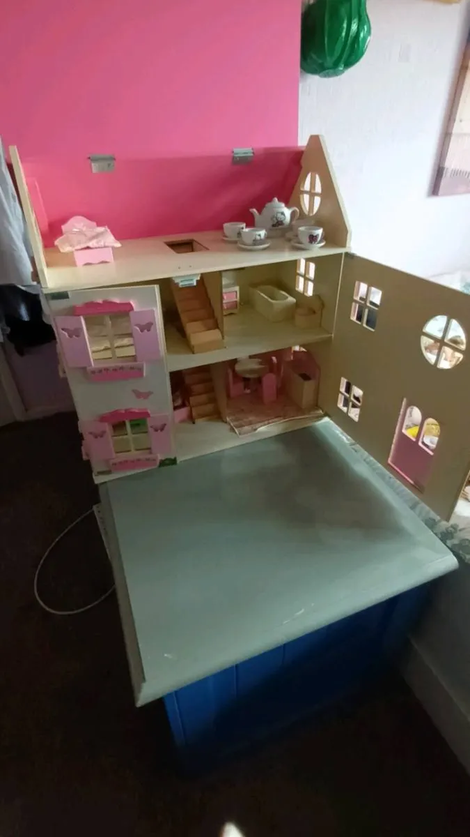 Dolls house - Image 1