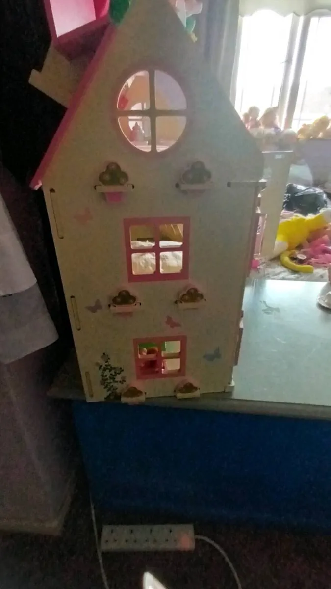 Dolls house - Image 3