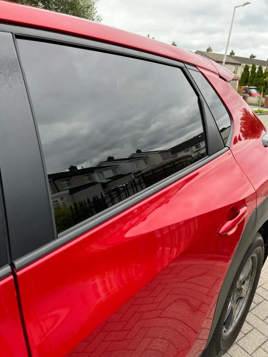 Car glass - Image 1