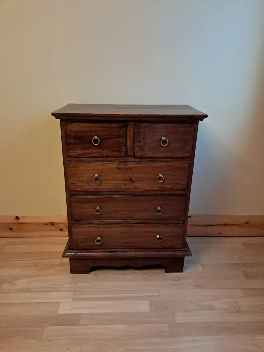 Chest of drawers