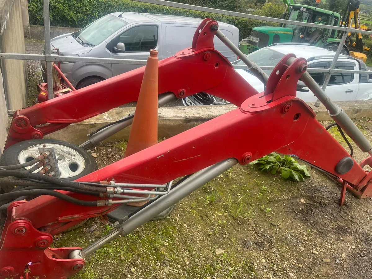 Stole TL760 Loader - Image 3