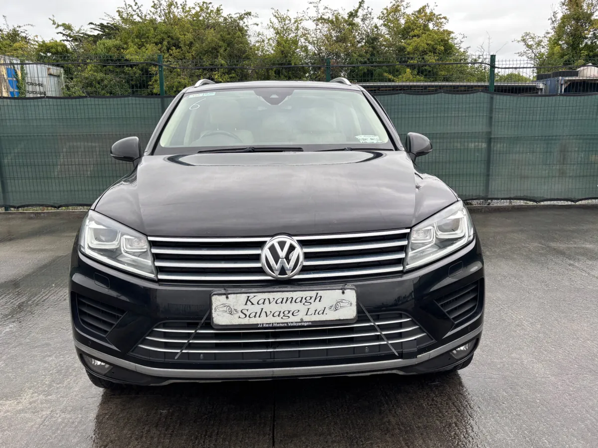181 VW Touareg V6 TDI  Automatic - Image 2