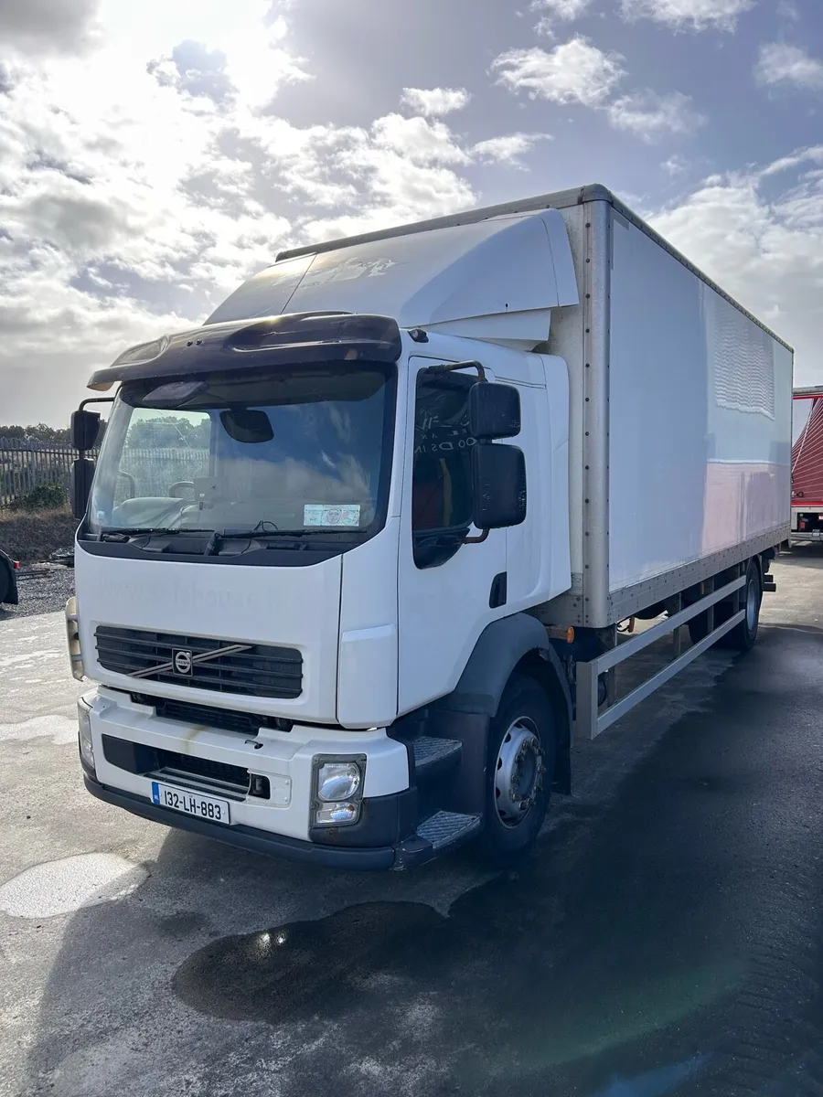 Volvo FL 260 box body - Image 1